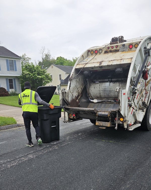 EST crew preparing to collect commercial waste